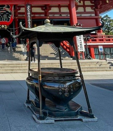 Temple Etiquette in Japan: What to Know Before You Visit_Incense burner