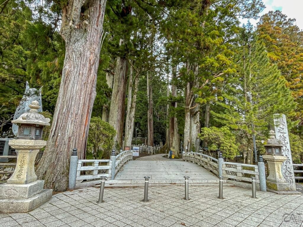 Koyasan_Cementerio Okunoin_ Puente Ichinohashi 