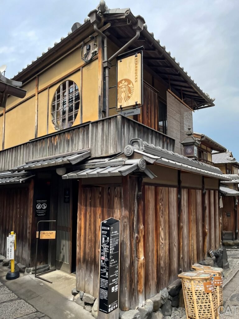 Kioto_Ninenzaka Street_Starbucks