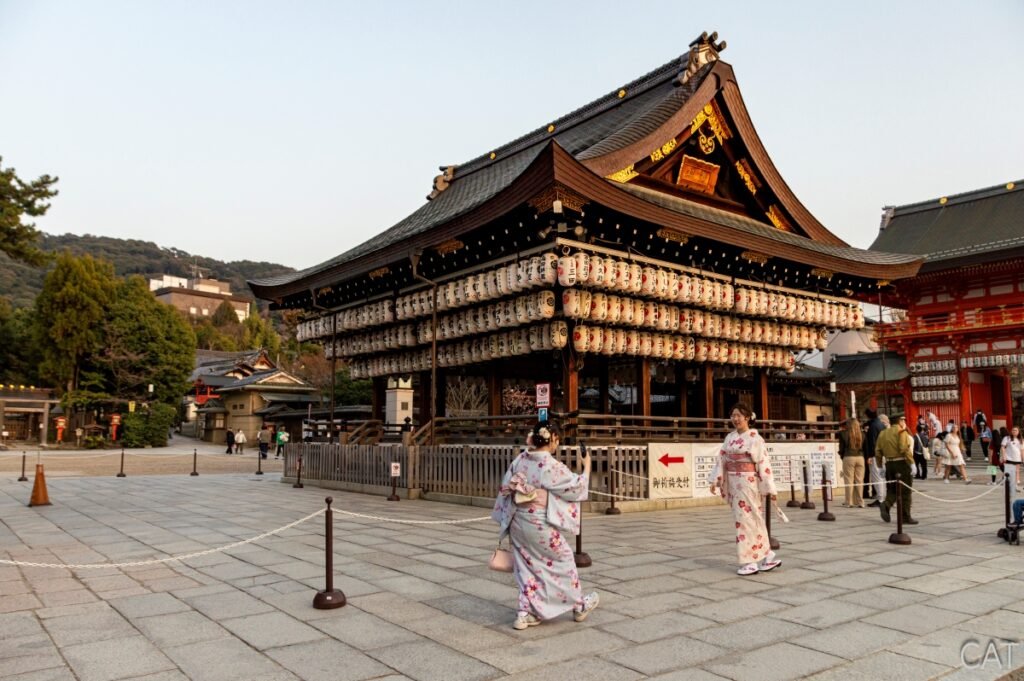 Kioto_Santuario Yasaka_Puerta Nishiromon_Buden